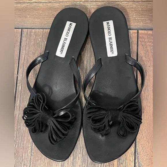 Manolo Blahnik Black Leather Bow Accents Sandals size 37 Women’s US size 7 - Picture 2 of 12